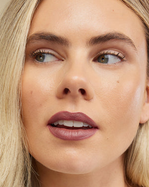 SOUL-MATTE LONGWEAR LIPSTICK 110 SECURITY ecomface2_cropped