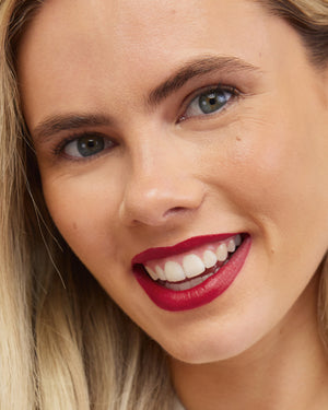 SOUL-MATTE LONGWEAR LIPSTICK 111 OBSESSED ecomface2_cropped