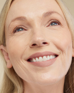 TAKING SHAPE LIP LINER EXPOSED ecomface2_cropped