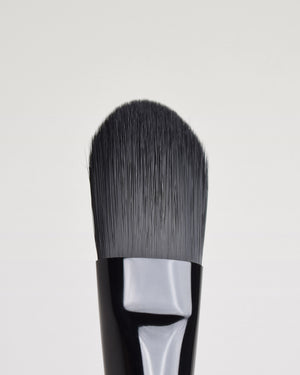 FOUNDATION BRUSH FN1  closeup