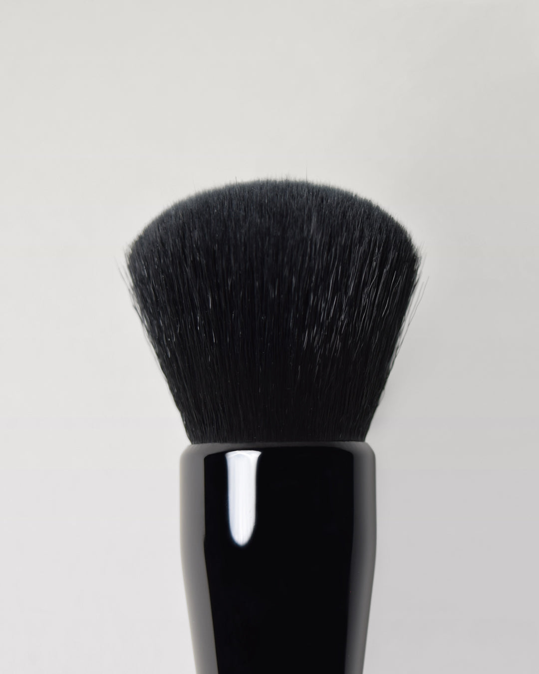 FOUNDATION BRUSH FN2  closeup