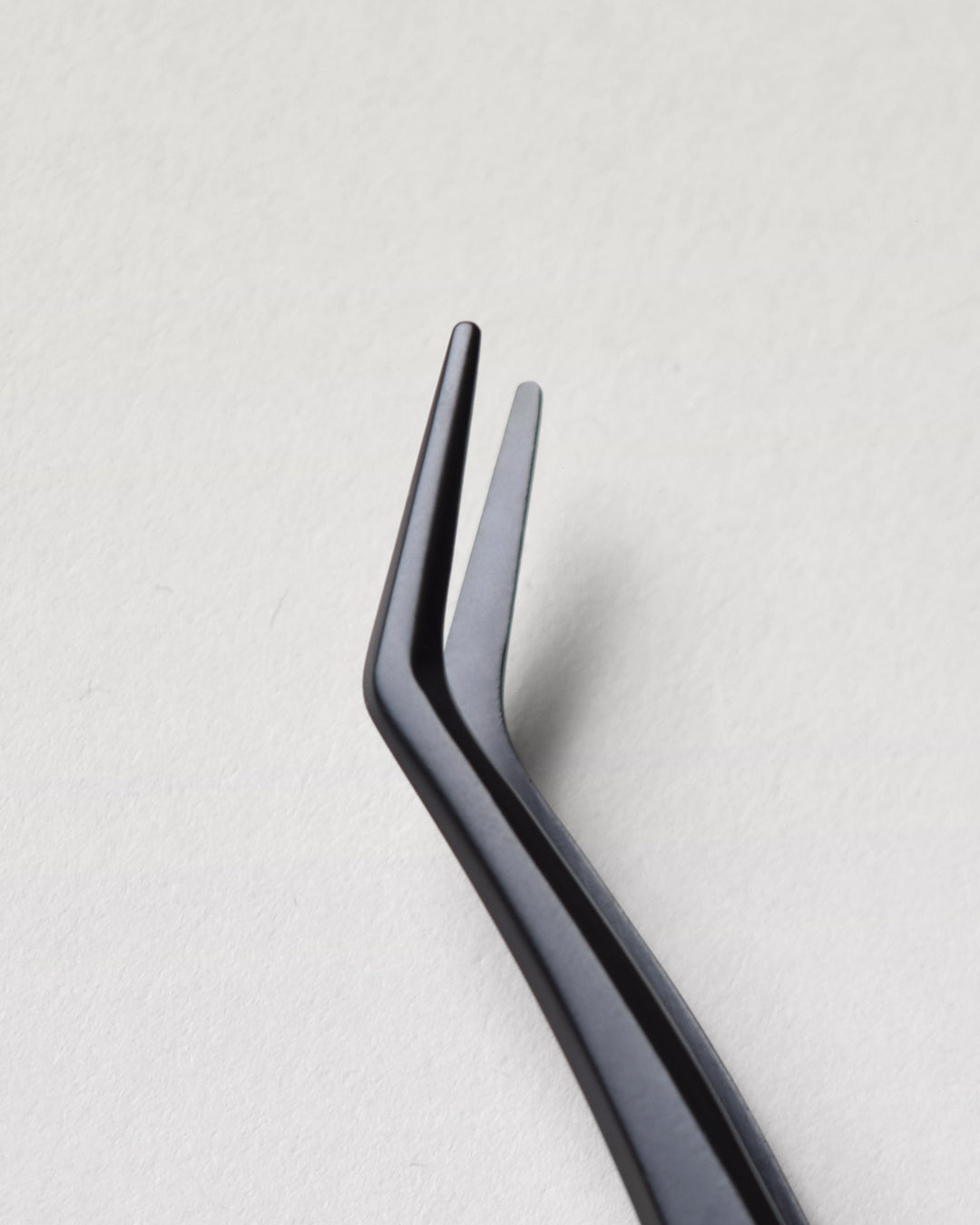 PERFECT PRECISION LASH APPLICATOR  closeup