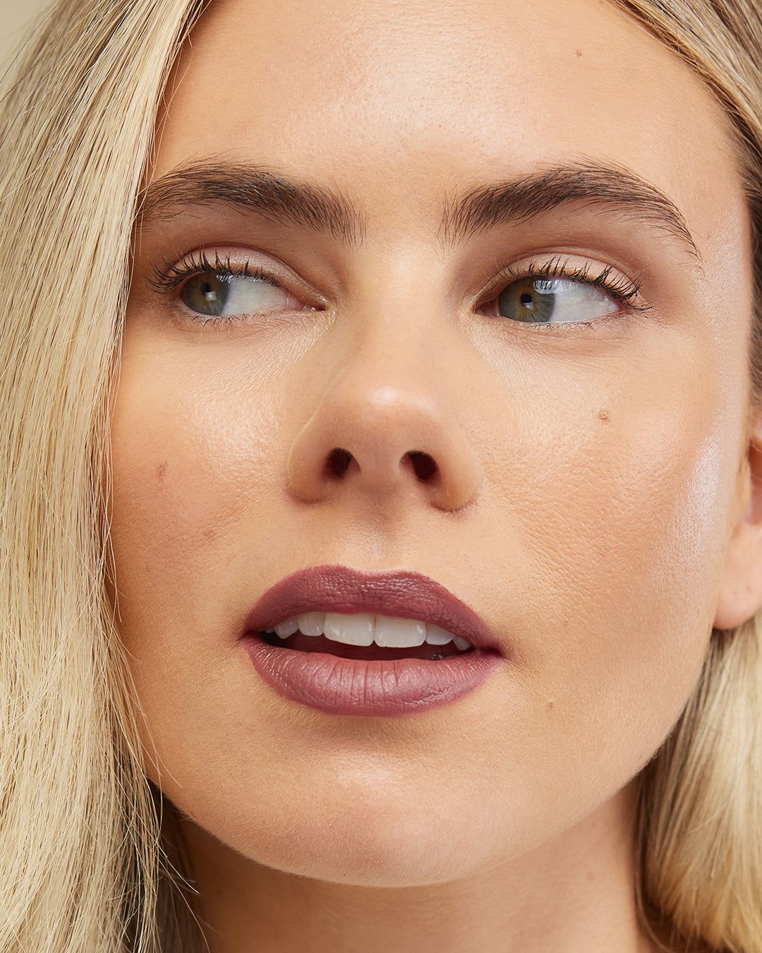 SOUL-MATTE LONGWEAR LIPSTICK 110 SECURITY ecomface2_cropped